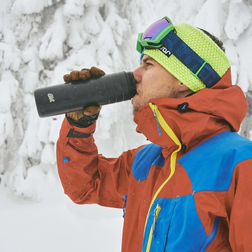 esbit-majoris-trinkflasche-vakuumisoliert-schwarz-wmtl-dg-bei-pause-im-ski.jpg