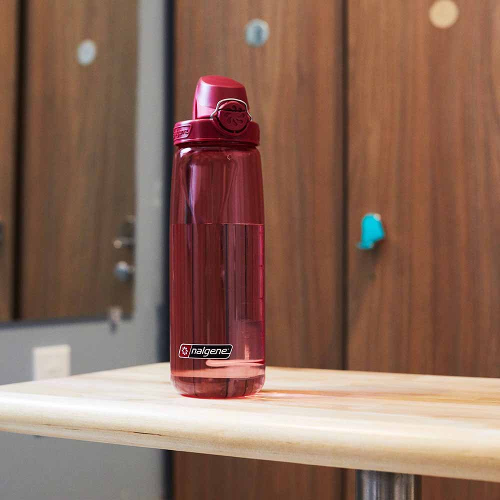 pol_pl_Butelka-sportowa-na-wode-On-The-Fly-Nalgene-0-7-l-coral-57139_2.jpg