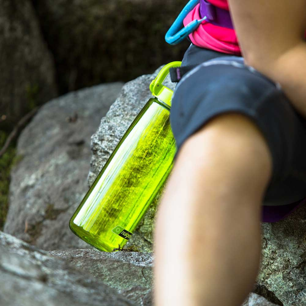 pol_pl_Butelka-sportowa-na-wode-On-The-Fly-Nalgene-0-7-l-coral-57139_1.jpg