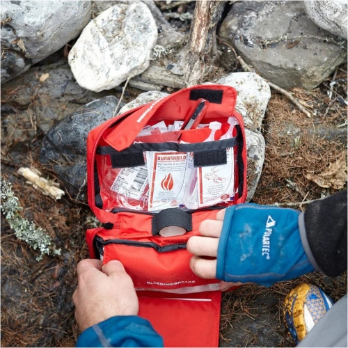 apteczka-turystyczna-lifesystems-camping-first-aid-kit-8bd2a29951fc4eae84ee306988b0dd72-060dfadf.jpg