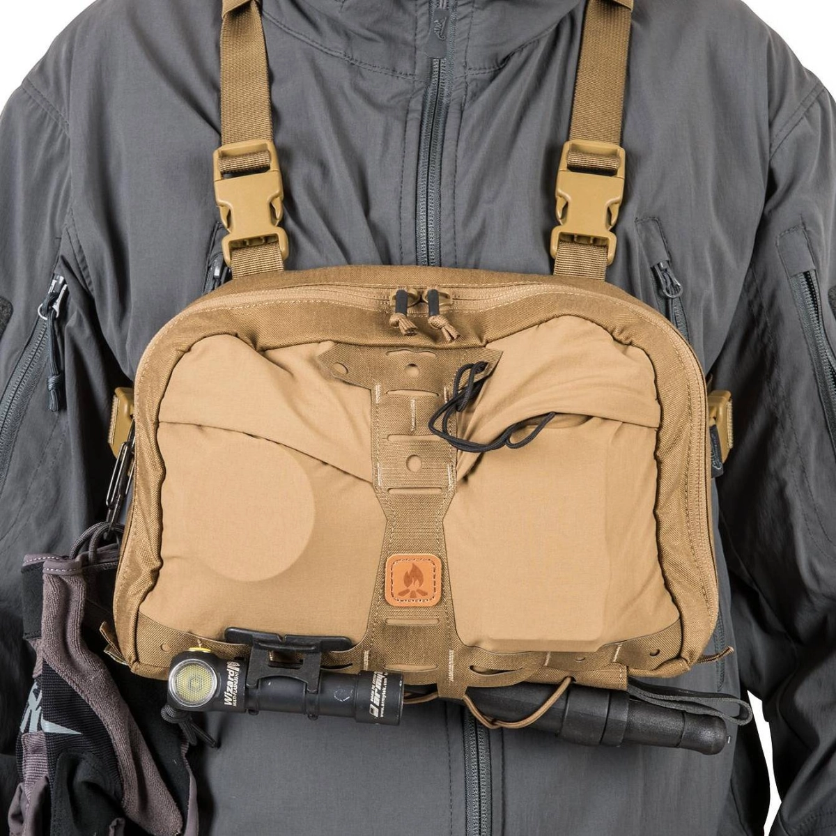 panel-piersiowy-chest-pack-numbat-na-modelu.jpg